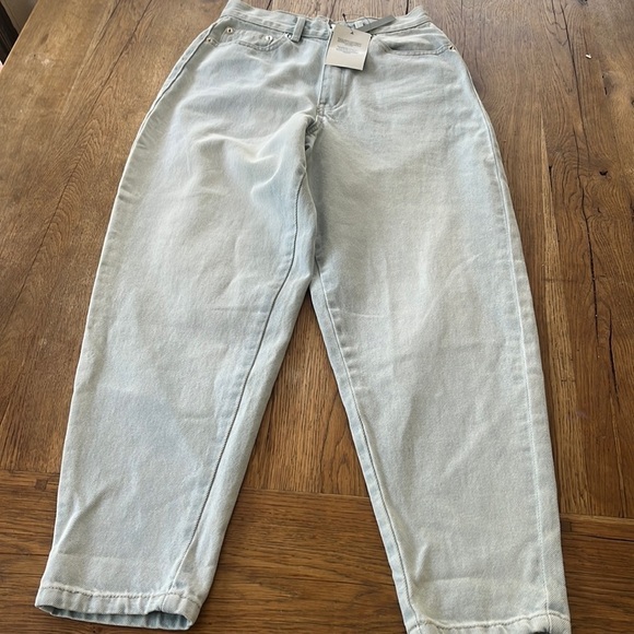 ASOS High Rise Mom Jeans Light Wash Blue - Picture 1 of 7